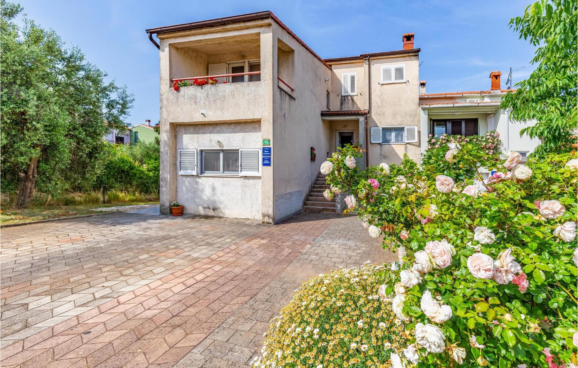 Nice Apartment In Pula With Kitchen Exterior foto
