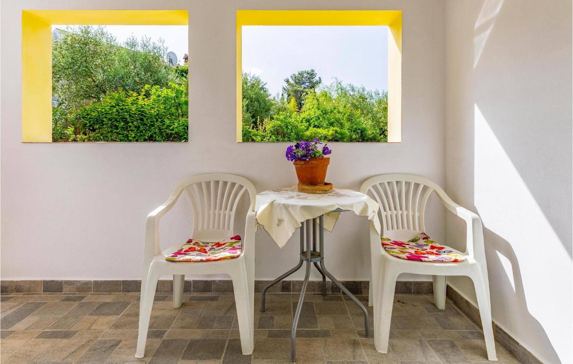 Nice Apartment In Pula With Kitchen Exterior foto