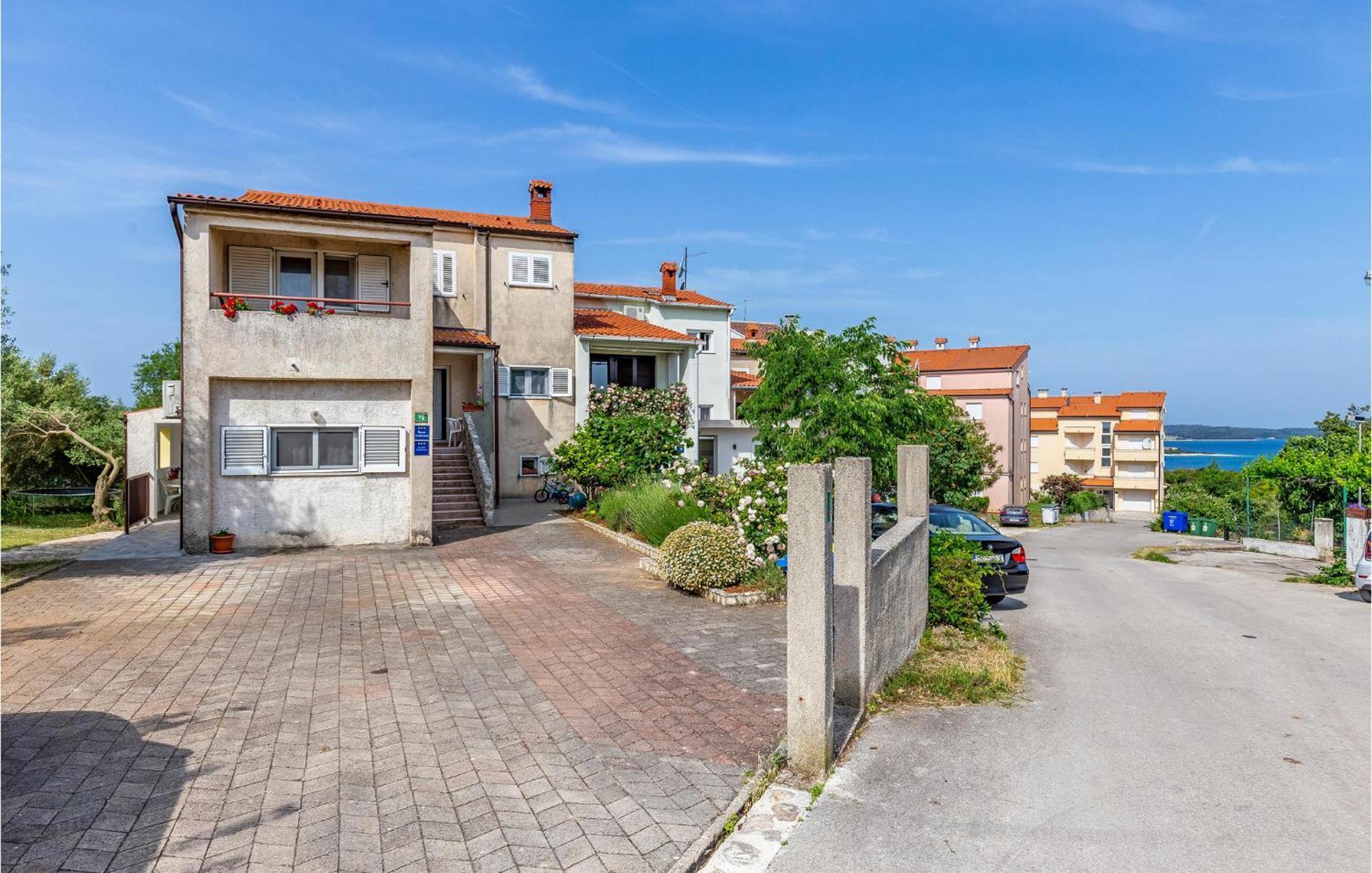 Nice Apartment In Pula With Kitchen Exterior foto
